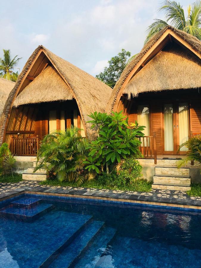 The Sandat Bungalow Toyapakeh Exterior photo